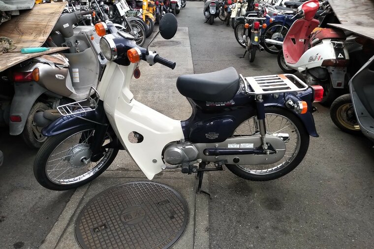 ERWARTET: Honda C50 NT Japanisch, Lila, 2777 km