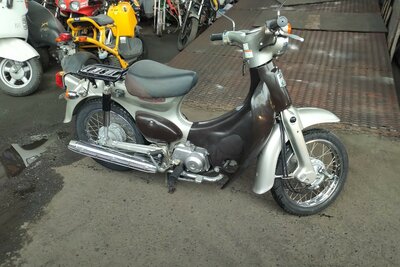 ERWARTET: Honda C50 NT, Japanisch, Silber, 6849 km