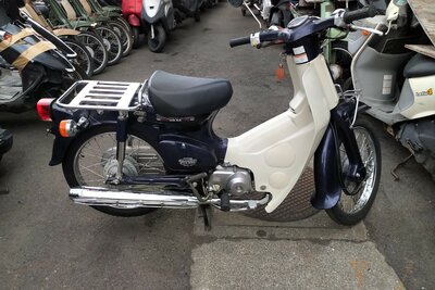 ERWARTET: Honda C50 NT Japanisch, Lila, 2777 km