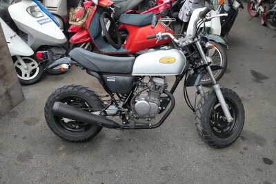 ERWARTET: Honda Ape 50, Japanisch, Silber, 6218 km